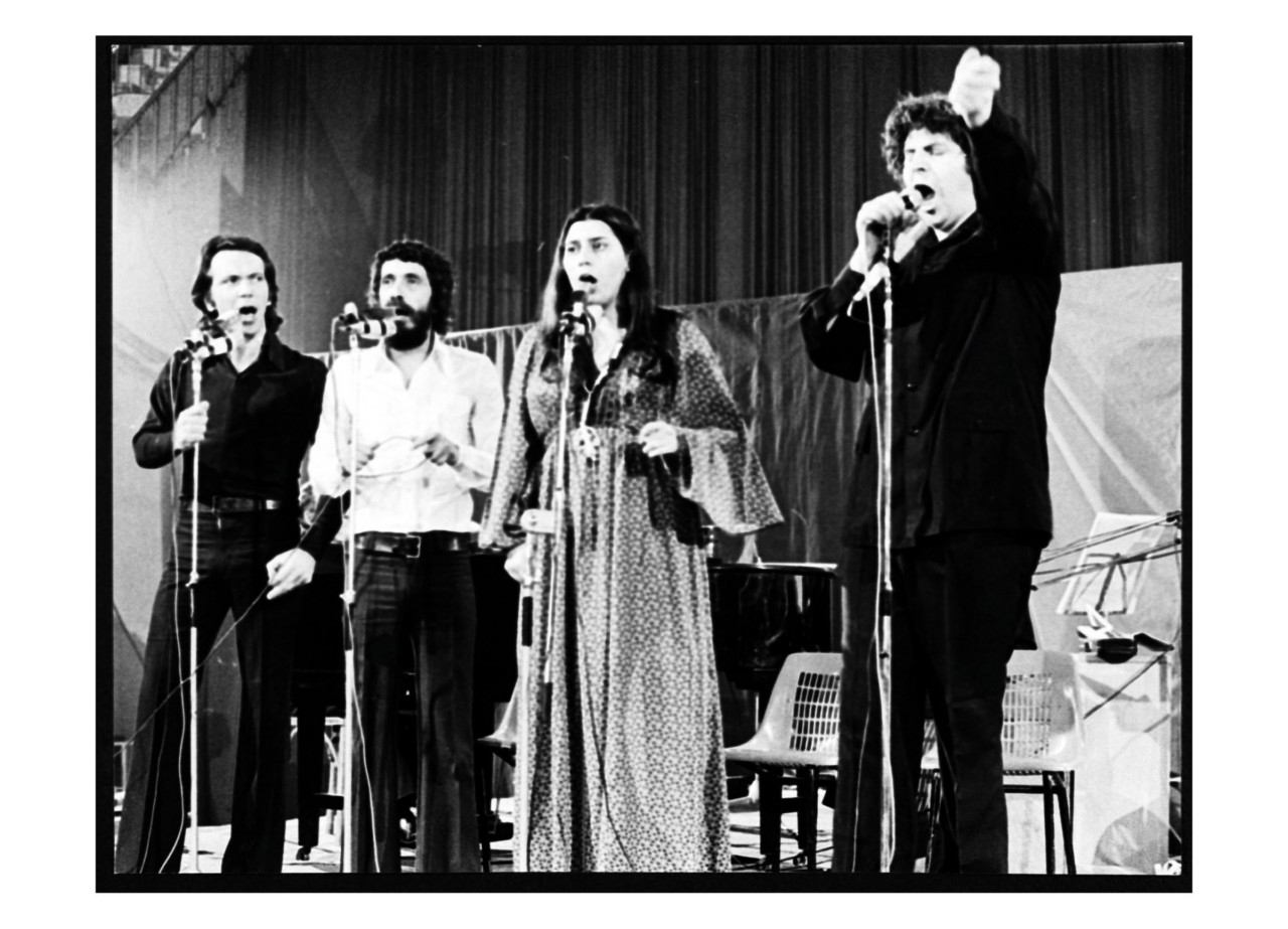 1978 Συναυλία στο Palais de Sport της Θεσσαλονίκης. Ο Μ.Θ. με τους Π.Πανδή Α.Καλογιάννη Μ.Φαραντούρη